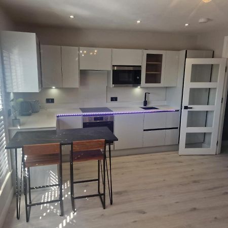 Collier'S Wood En-Suite Apartments London Exterior photo