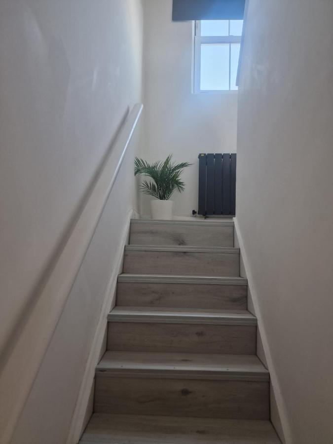 Collier'S Wood En-Suite Apartments London Exterior photo